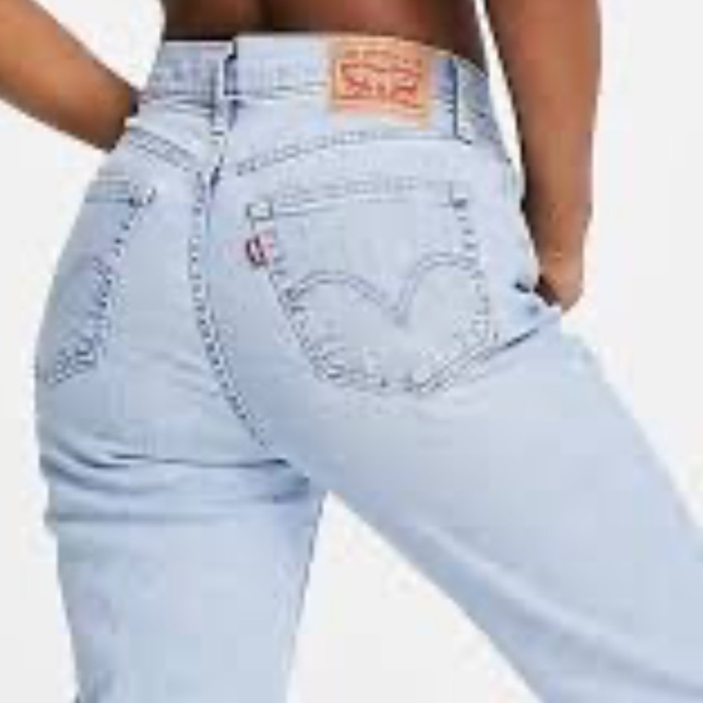 Levi's HighWaisted Mom Jeans Sz 31 Distressed Straight Jeans with Classic Style - Picture 10 of 11